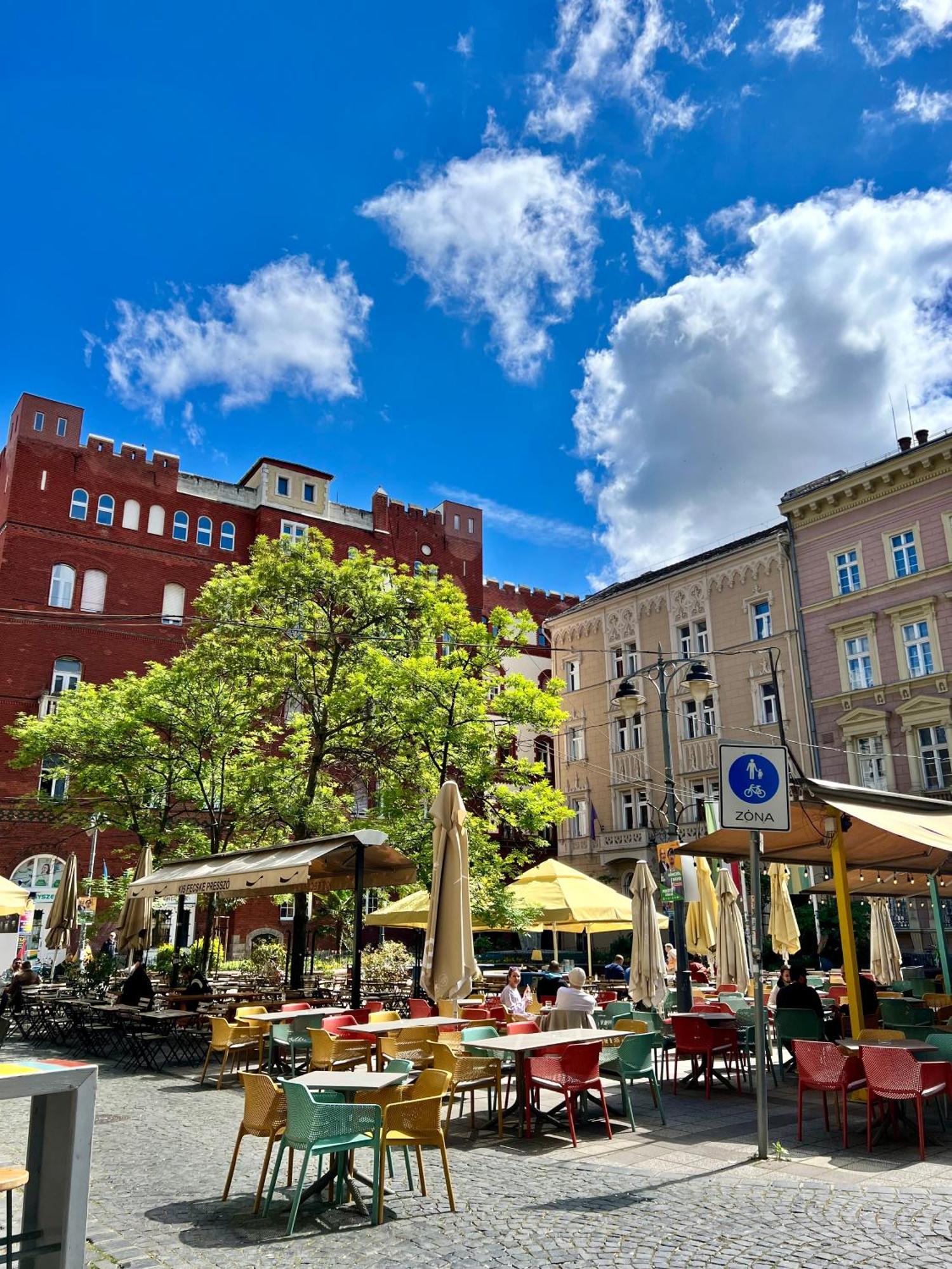 Cedar Inn Budapest - Palace District المظهر الخارجي الصورة