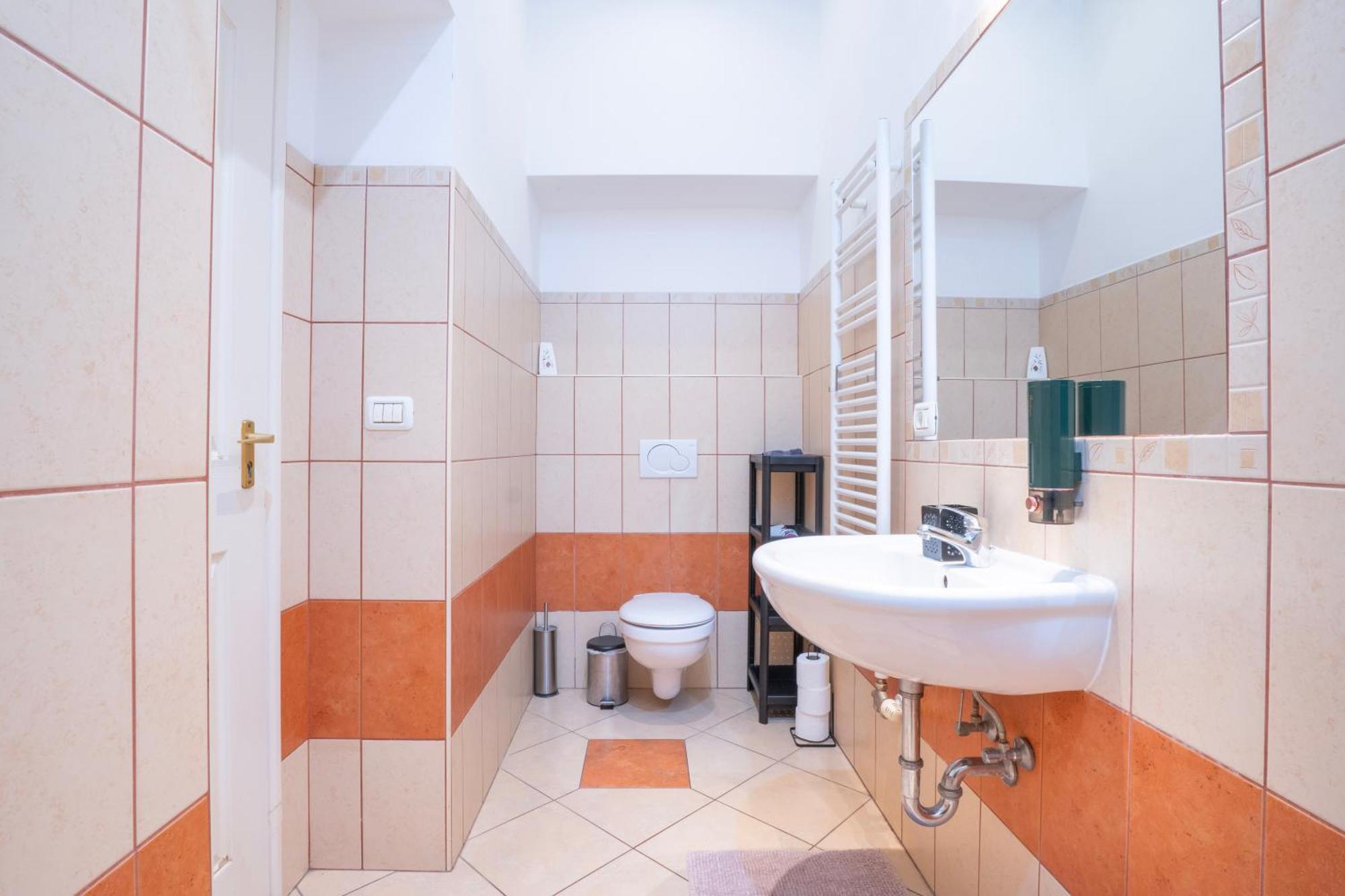 Cedar Inn Budapest - Palace District المظهر الخارجي الصورة