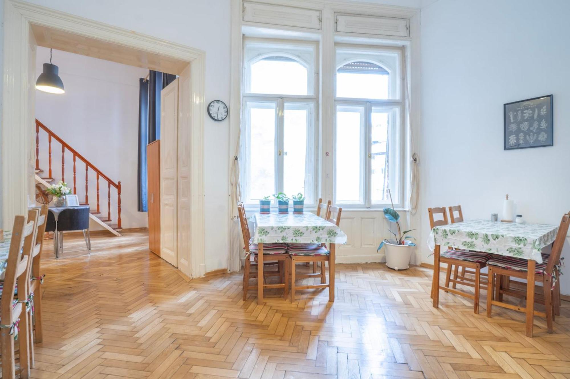Cedar Inn Budapest - Palace District المظهر الخارجي الصورة